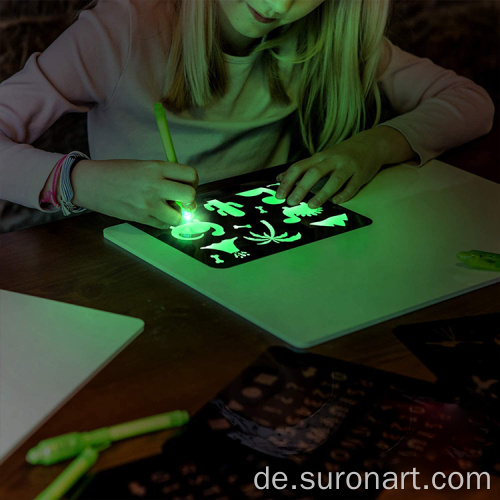 Zauberhafte Schreibtafel für Kinder im Dunkeln leuchtend